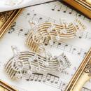 ラインストーンが輝くピンブローチ　音符がたくさん楽譜モチーフ　　日本製　　2color　シルバー　ゴールド